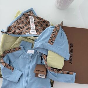 New- with tags Burberry Blue Baby Set with Checkered Details